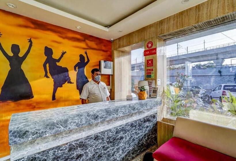 בית מלון כפרי Capital O Jp Tower