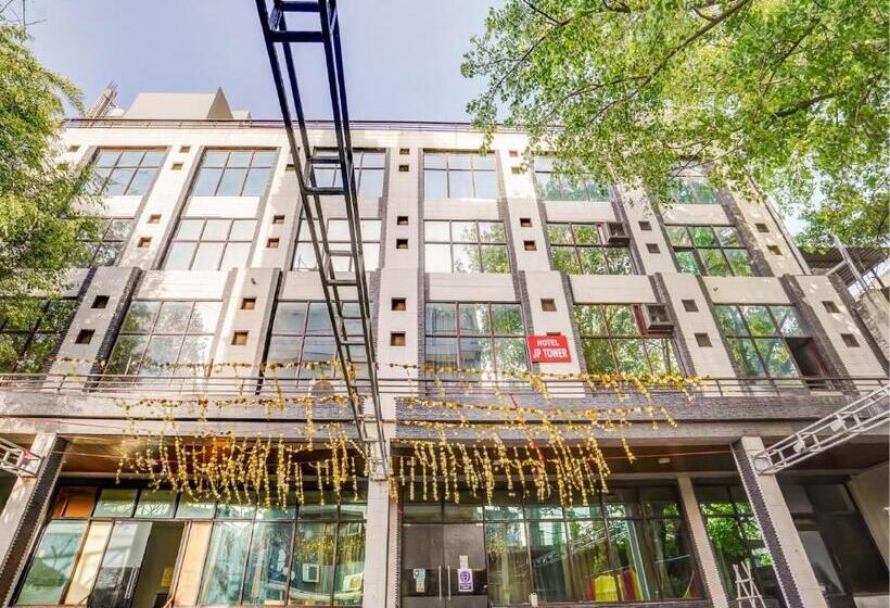 בית מלון כפרי Capital O Jp Tower