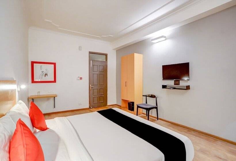 בית מלון כפרי Capital O Jp Tower