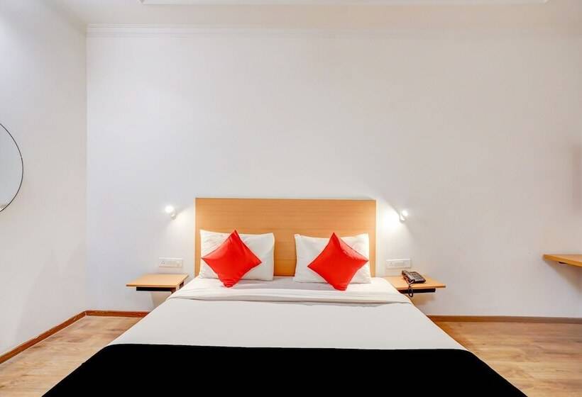 בית מלון כפרי Capital O Jp Tower