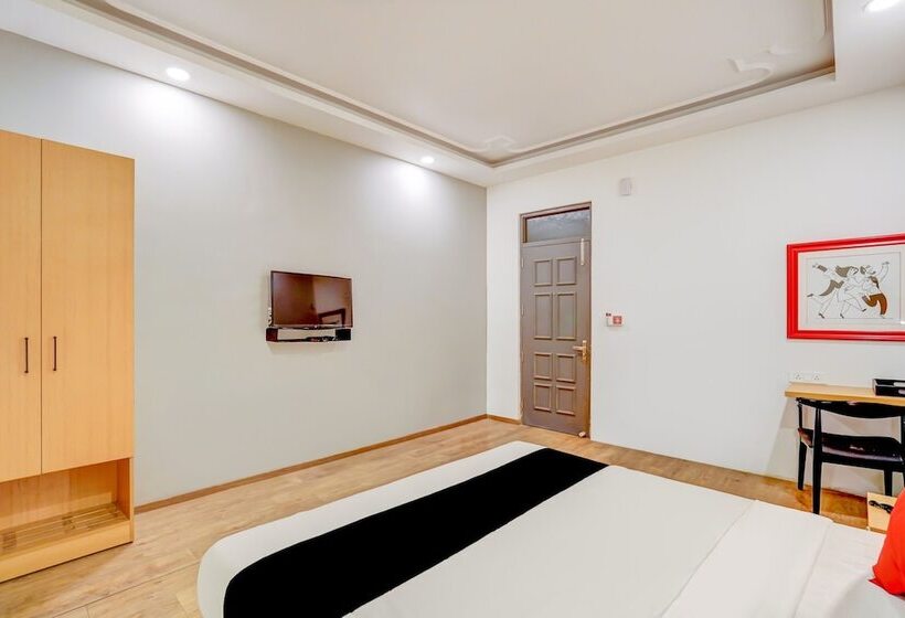 בית מלון כפרי Capital O Jp Tower