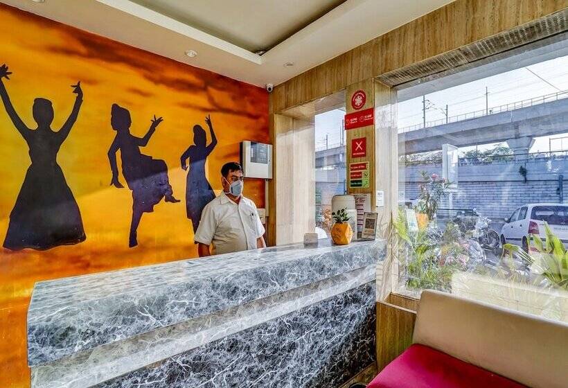 בית מלון כפרי Capital O Jp Tower