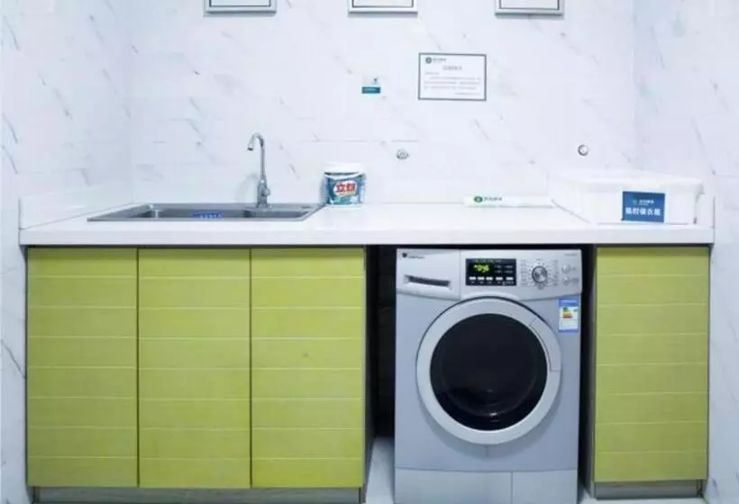 Hotelli City Comfort Inn Jingzhou Railway Station Fantawild