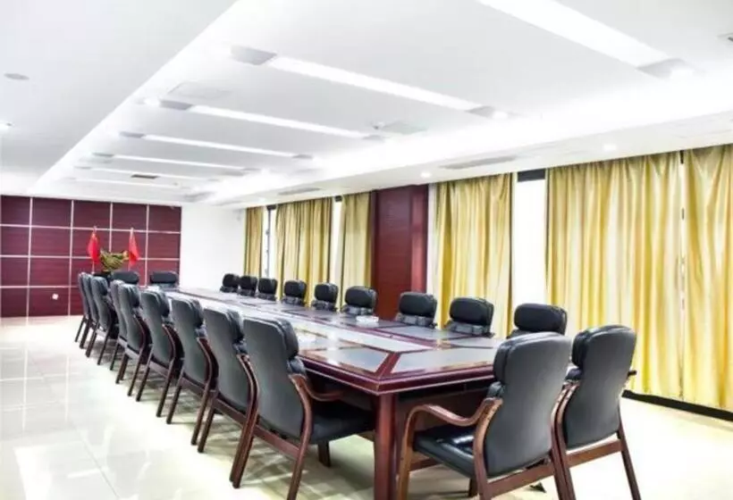 Hotelli City Comfort Inn Jingzhou Railway Station Fantawild