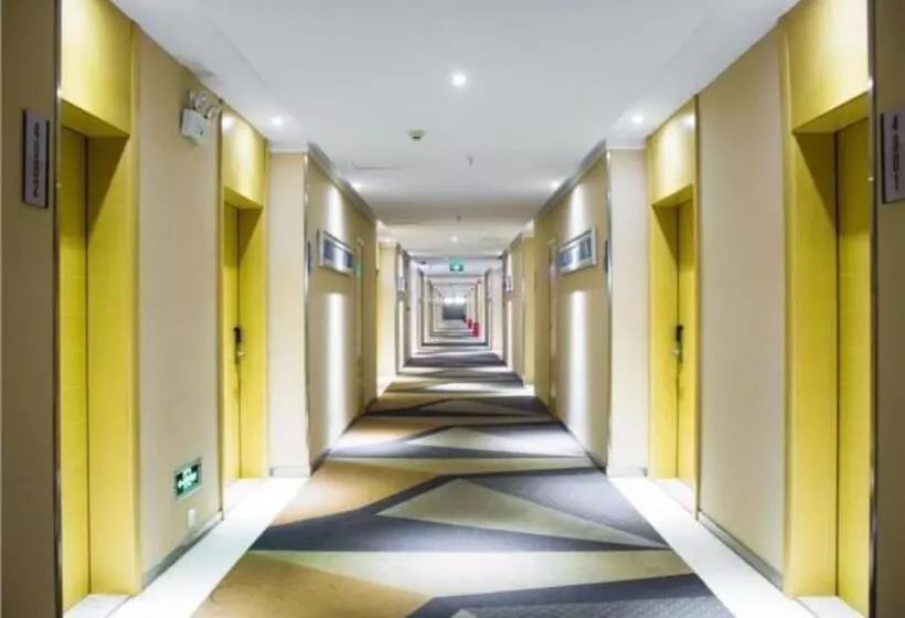 Hotelli City Comfort Inn Jingzhou Railway Station Fantawild