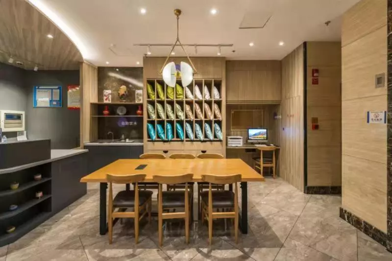 Hotelli Hanting  Haining Haichang Road Railway Station