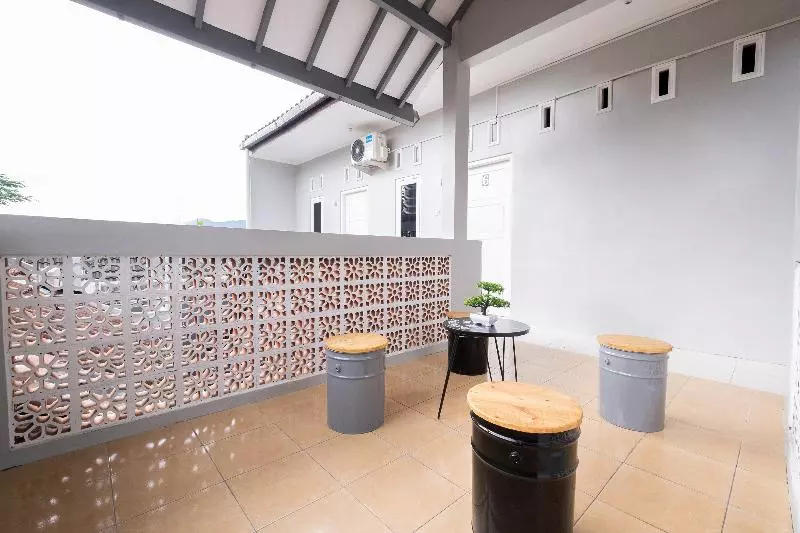 هتل Nareswari Guest House