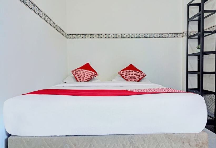 בית מלון כפרי Oyo 90260 Bumi Merpati Residence