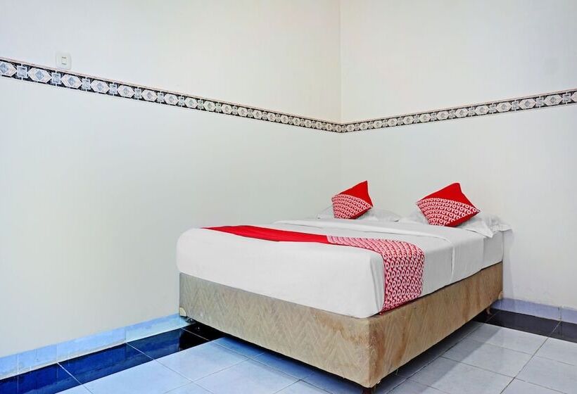 בית מלון כפרי Oyo 90260 Bumi Merpati Residence