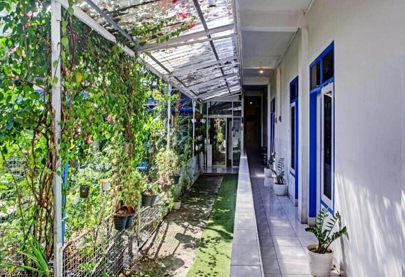 בית מלון כפרי Oyo 90260 Bumi Merpati Residence