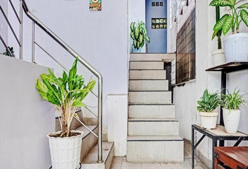 בית מלון כפרי Oyo 90260 Bumi Merpati Residence