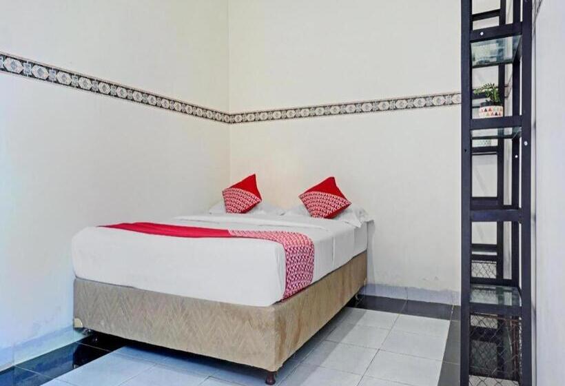 בית מלון כפרי Oyo 90260 Bumi Merpati Residence