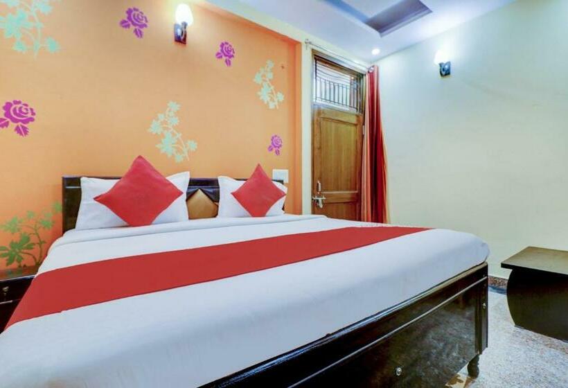 호텔 Palace At Seventy Two By Oyo Room