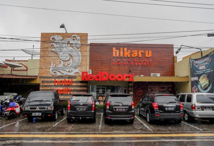 Reddoorz Plus @ Hotel Asih Uny