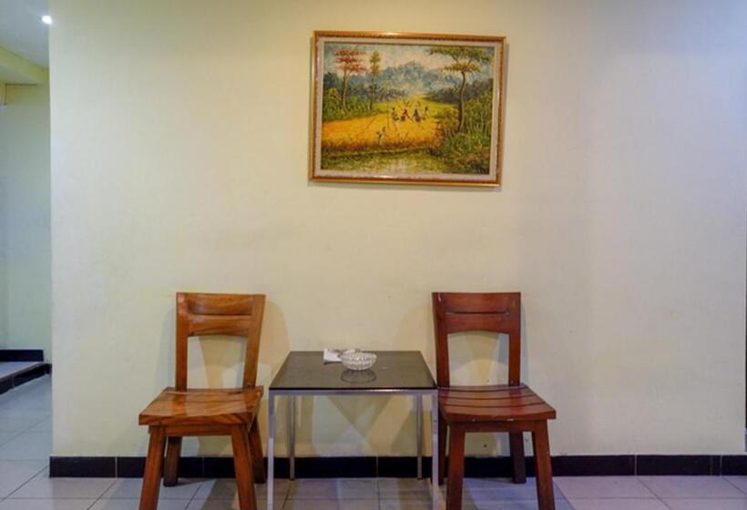 Reddoorz Plus @ Hotel Asih Uny