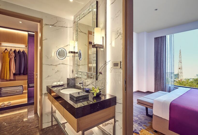 هتل Vivanta Navi Mumbai Turbhe