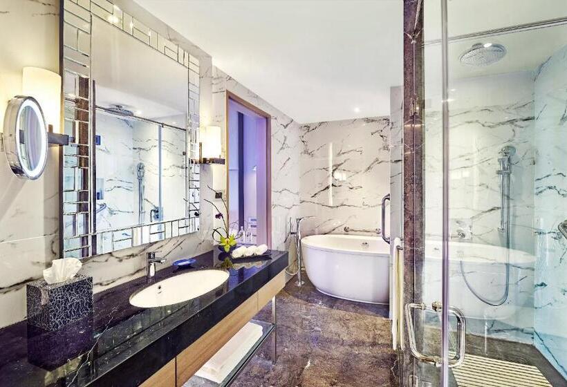 هتل Vivanta Navi Mumbai Turbhe