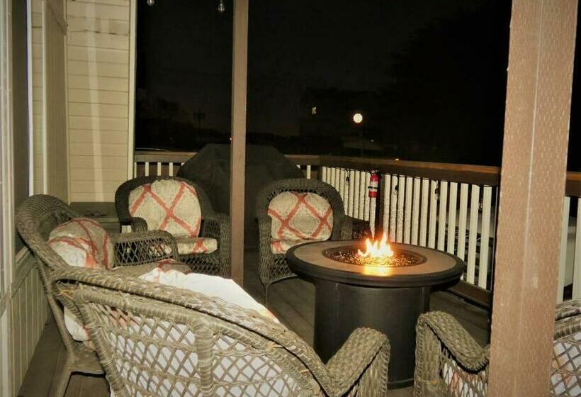 Ocean View Fun Deck Steps To Sandy Beach