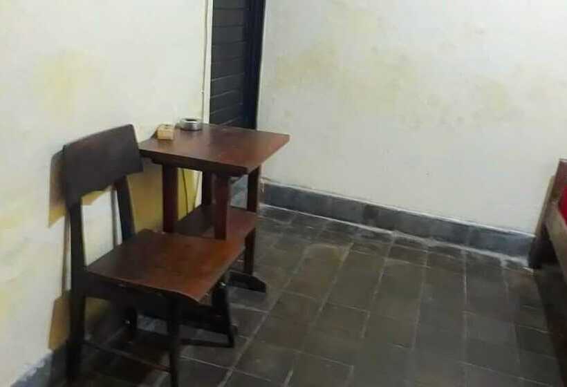 پانسیون Losmen 2000 Tiga