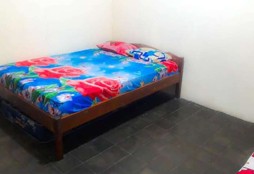 پانسیون Losmen 2000 Tiga