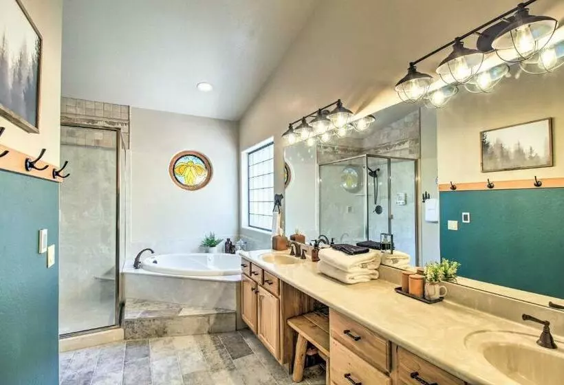 Hot Tub And Game Room All Season Pinetop Cabin