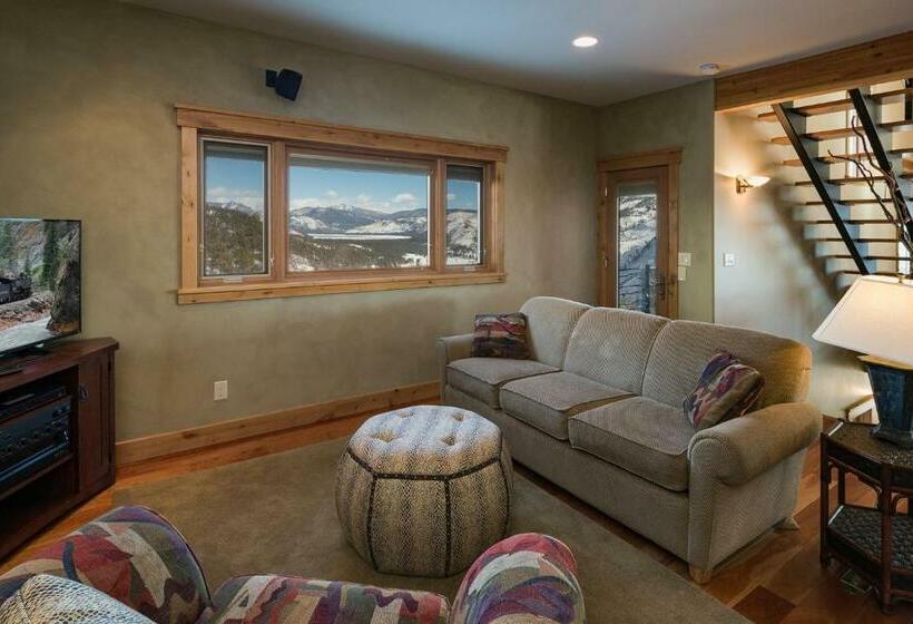 1234 Skyline Bayfield