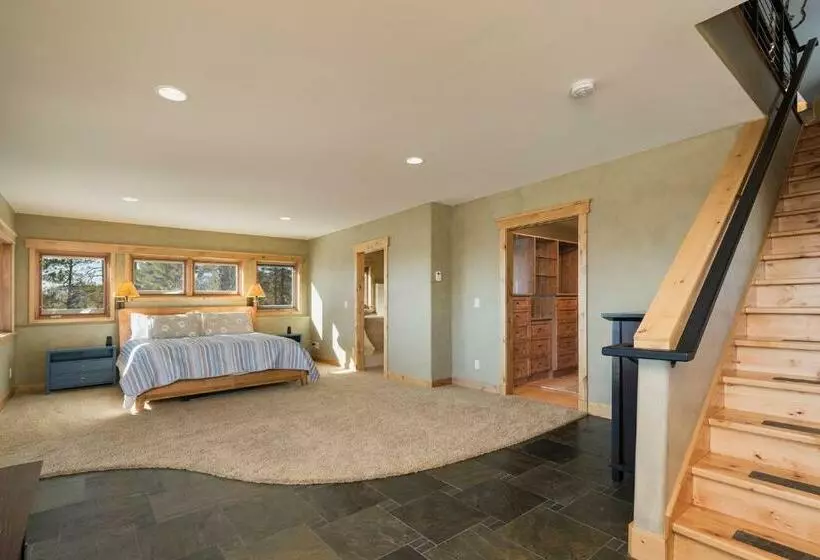 1234 Skyline Bayfield