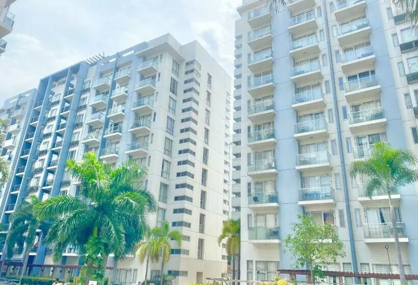 Condo Across Manila Airport Near Resorts World With Wifi