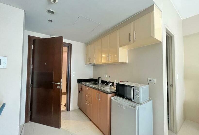 Condo Across Manila Airport Near Resorts World With Wifi