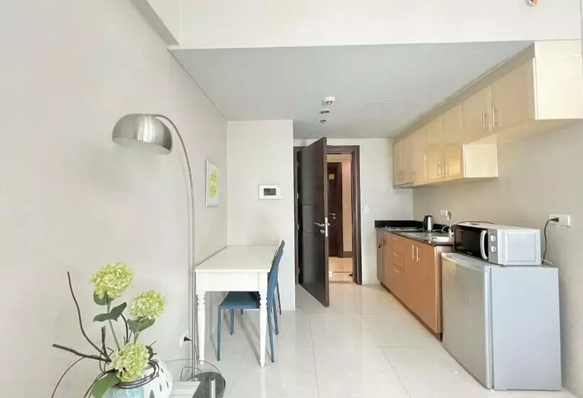 Condo Across Manila Airport Near Resorts World With Wifi