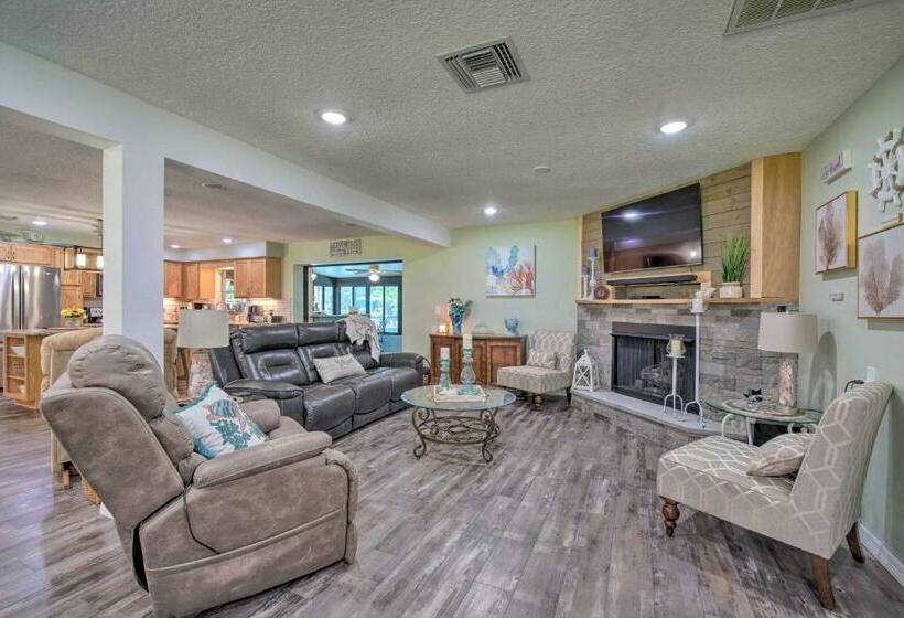 Crystal Water Escape With Private Outdoor Oasis