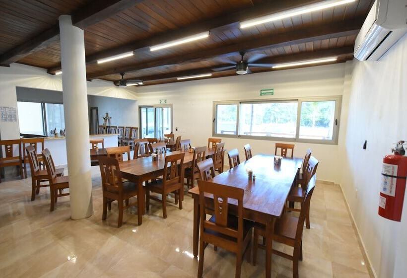 Hotel Hacienda Dos Ojos