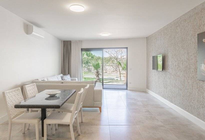 فندق Zef Residence