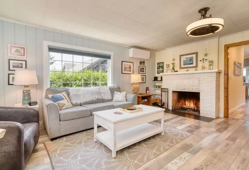 Beach Pines Bungalow By Avantstay Classic Cottage Steps To The Beach W Private Yard