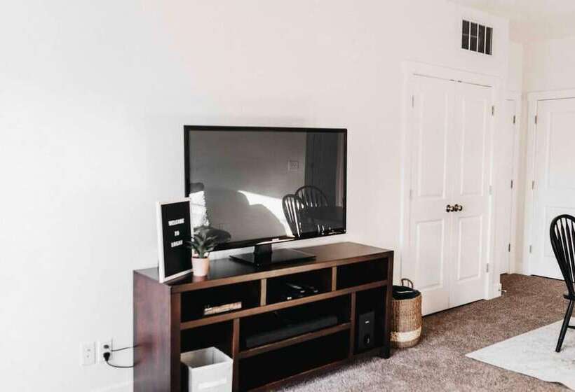 Beautiful New 3 Br 2ba Townhome No Stairs