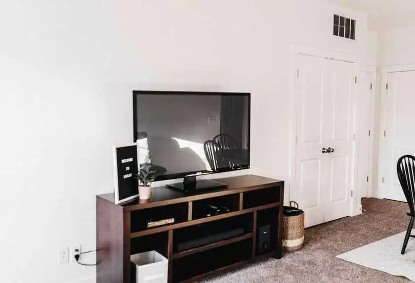Beautiful New 3 Br 2ba Townhome No Stairs