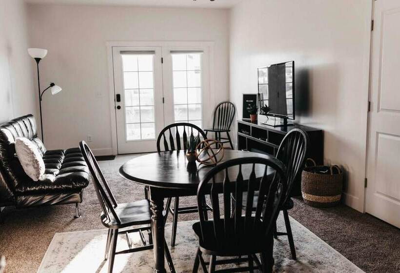 Beautiful New 3 Br 2ba Townhome No Stairs