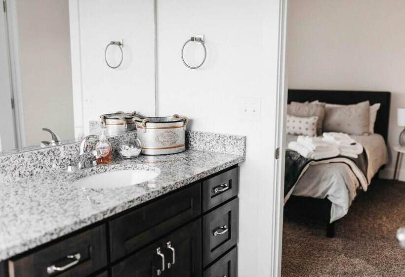 Beautiful New 3 Br 2ba Townhome No Stairs