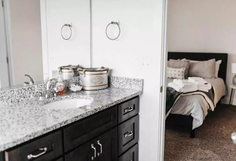 Beautiful New 3 Br 2ba Townhome No Stairs
