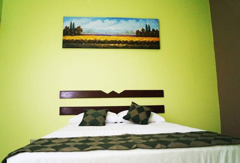 هتل Centro Urbano