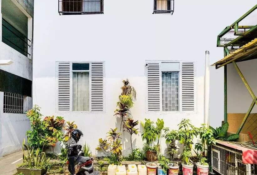 Hotelli Spot On 91546 Dewi Sudirman Homestay