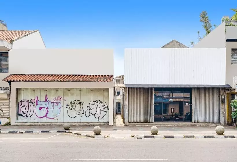 Hotelli Spot On 91546 Dewi Sudirman Homestay