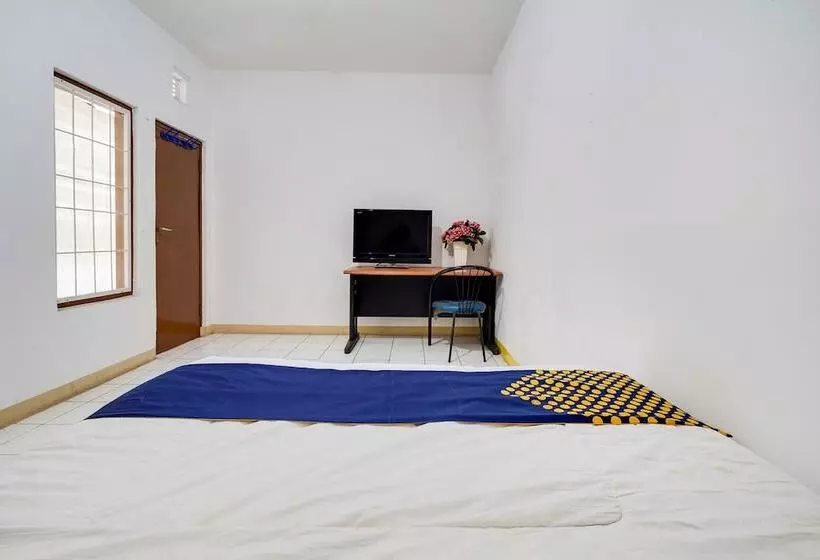 Hotelli Spot On 91546 Dewi Sudirman Homestay