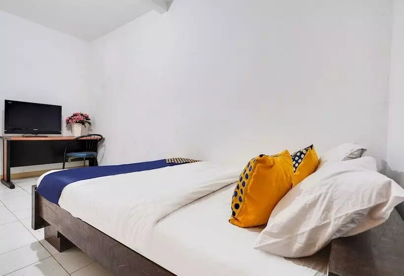 Hotelli Spot On 91546 Dewi Sudirman Homestay