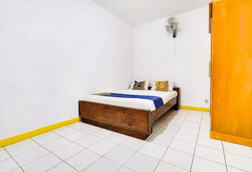 Hotelli Spot On 91546 Dewi Sudirman Homestay