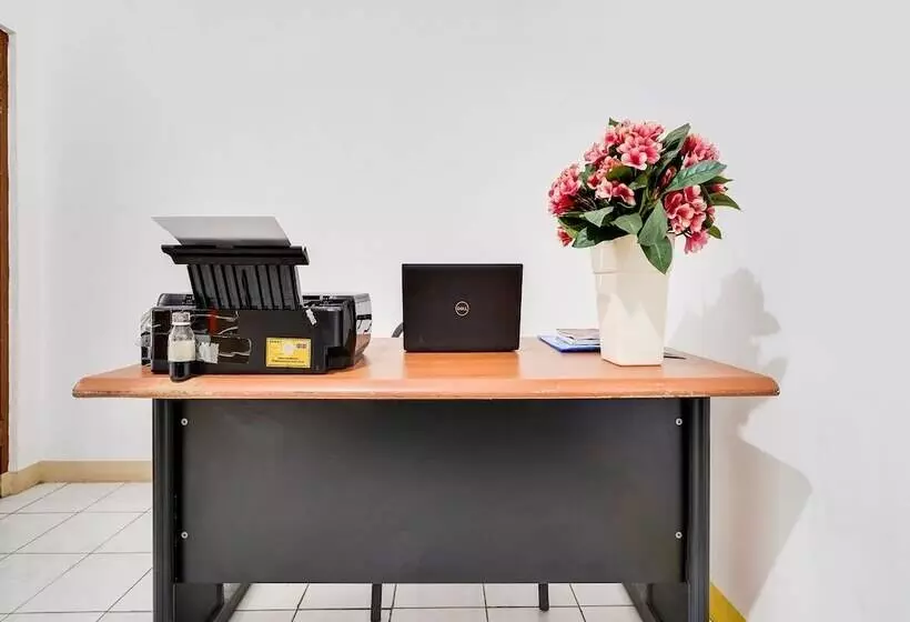 Hotelli Spot On 91546 Dewi Sudirman Homestay