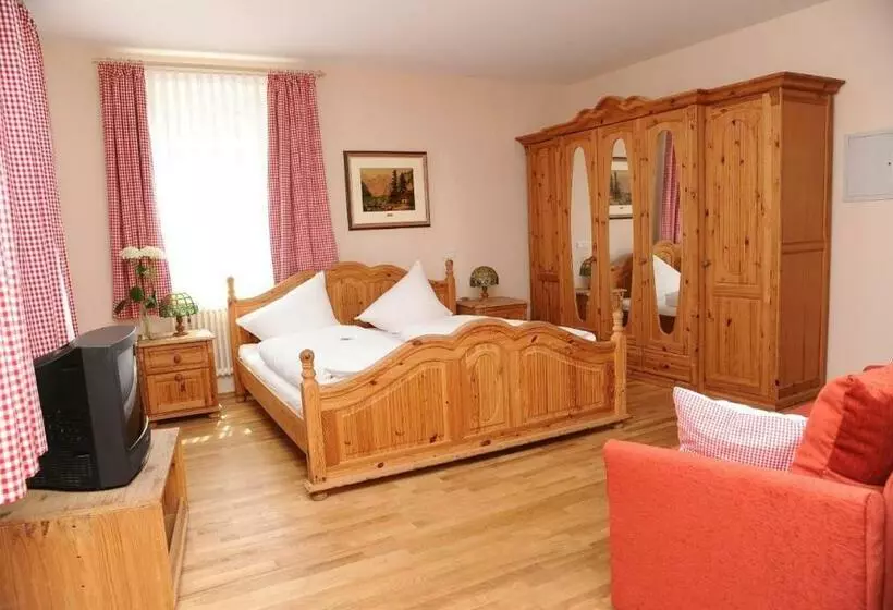 Aamiaismajoitus (B&B) Unertl Bräustüberl Gästehaus