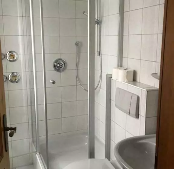 Aamiaismajoitus (B&B) Unertl Bräustüberl Gästehaus