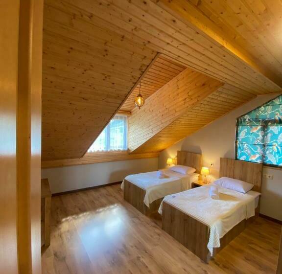 هتل Lanchvali Inn