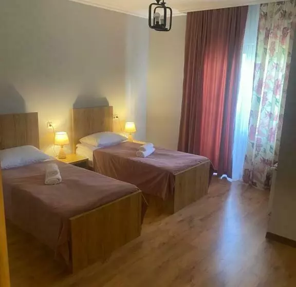 هتل Lanchvali Inn